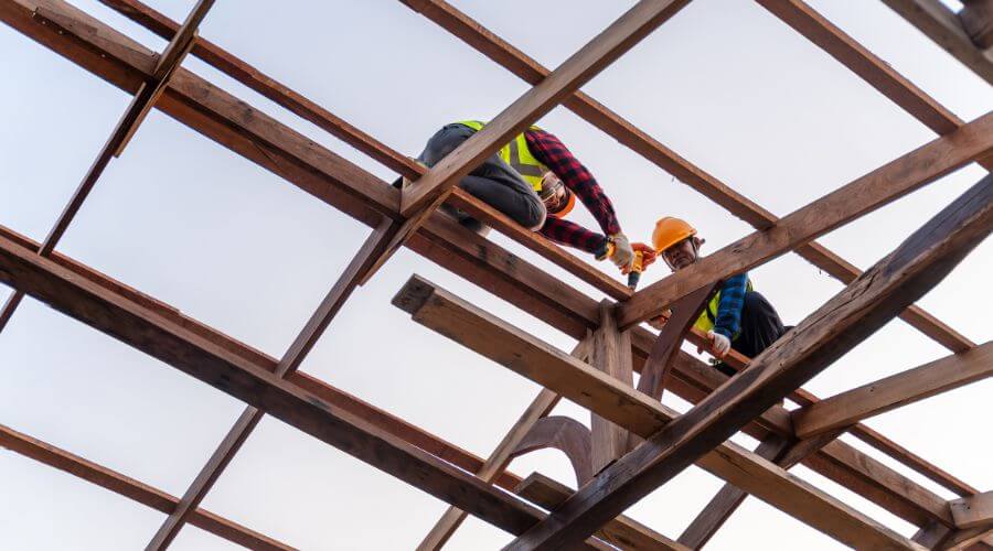 Professional gutter cleaning services in Kechi, KS